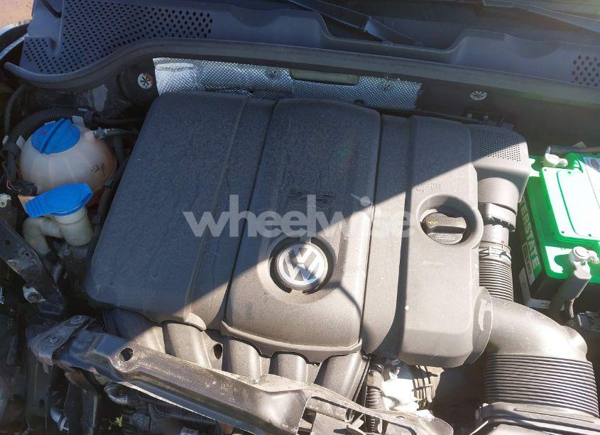 Photo 10 of 2013 Volkswagen Beetle 2.5L (VIN 3VWJP7AT8DM685155)