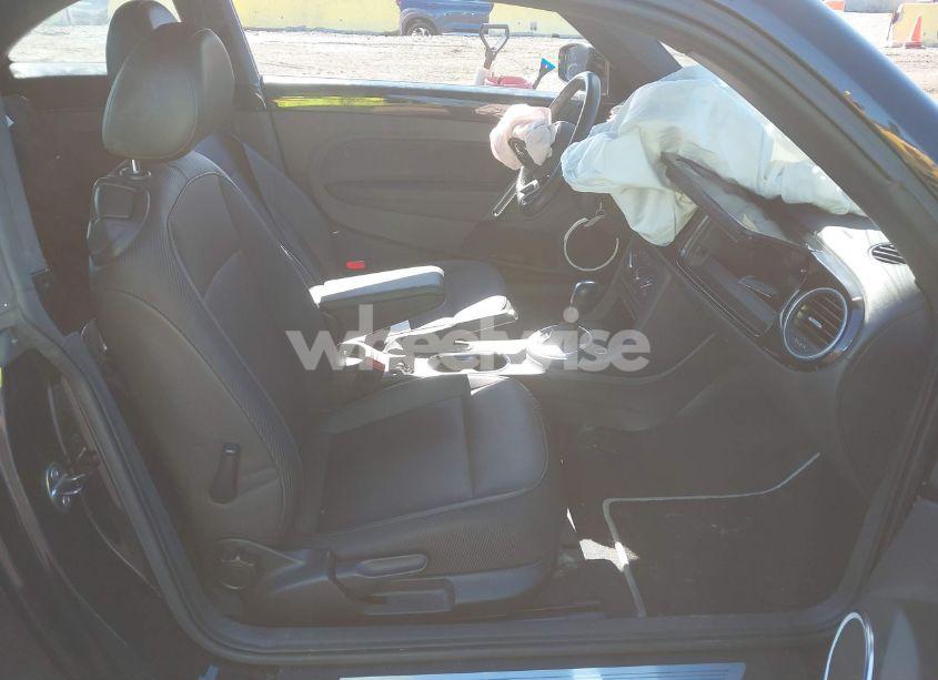 Photo 5 of 2013 Volkswagen Beetle 2.5L (VIN 3VWJP7AT8DM685155)