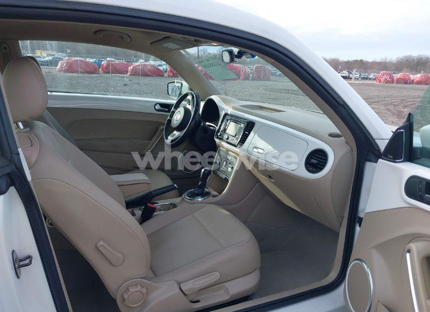 Photo 5 of 2014 Volkswagen Beetle 2.5L (VIN 3VWJP7AT8EM611560)