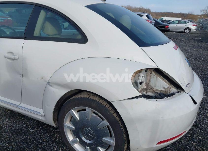 Photo 6 of 2014 Volkswagen Beetle 2.5L (VIN 3VWJP7AT8EM611560)