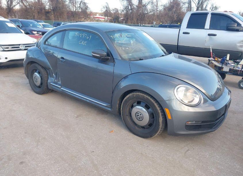 2013 Volkswagen Beetle 2.5L (VIN 3VWJP7AT9DM689067) main photo