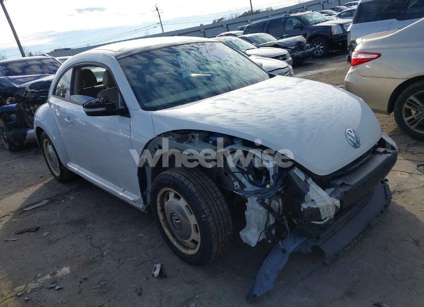 2014 Volkswagen Beetle 2.5L (VIN 3VWJP7ATXEM628666) main photo