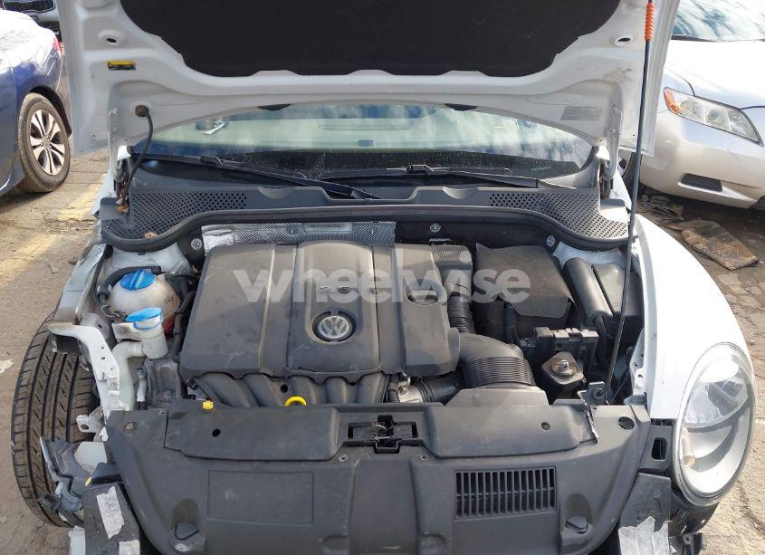 Photo 10 of 2014 Volkswagen Beetle 2.5L (VIN 3VWJP7ATXEM628666)