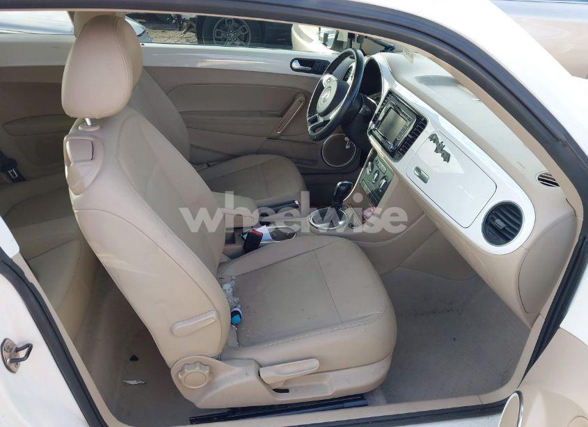 Photo 5 of 2014 Volkswagen Beetle 2.5L (VIN 3VWJP7ATXEM628666)