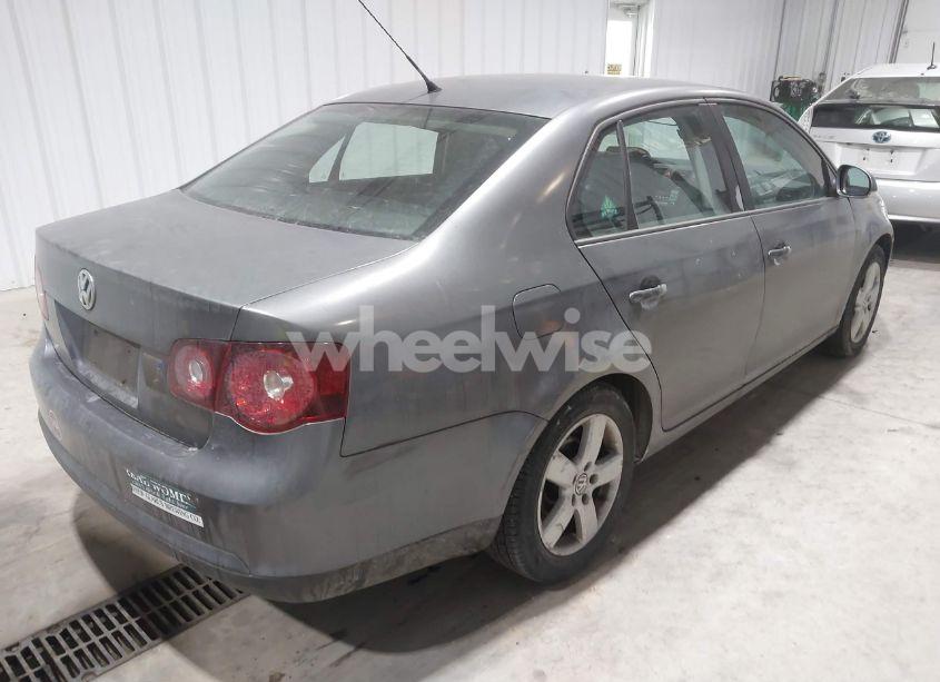 Photo 4 of 2010 Volkswagen Jetta S (VIN 3VWJX7AJ3AM060947)