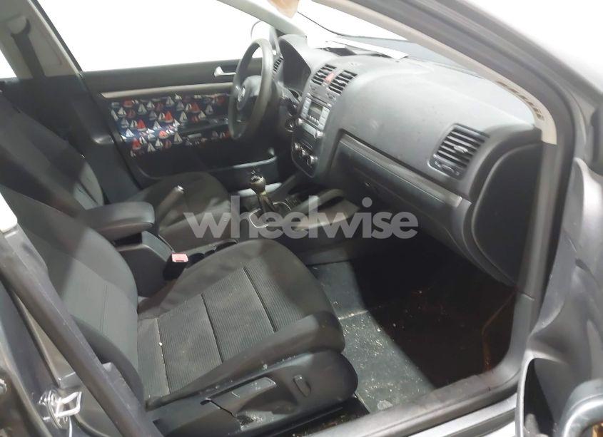 Photo 5 of 2010 Volkswagen Jetta S (VIN 3VWJX7AJ3AM060947)