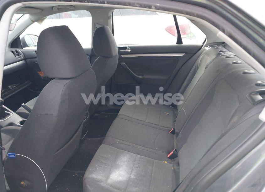 Photo 8 of 2010 Volkswagen Jetta S (VIN 3VWJX7AJ3AM060947)