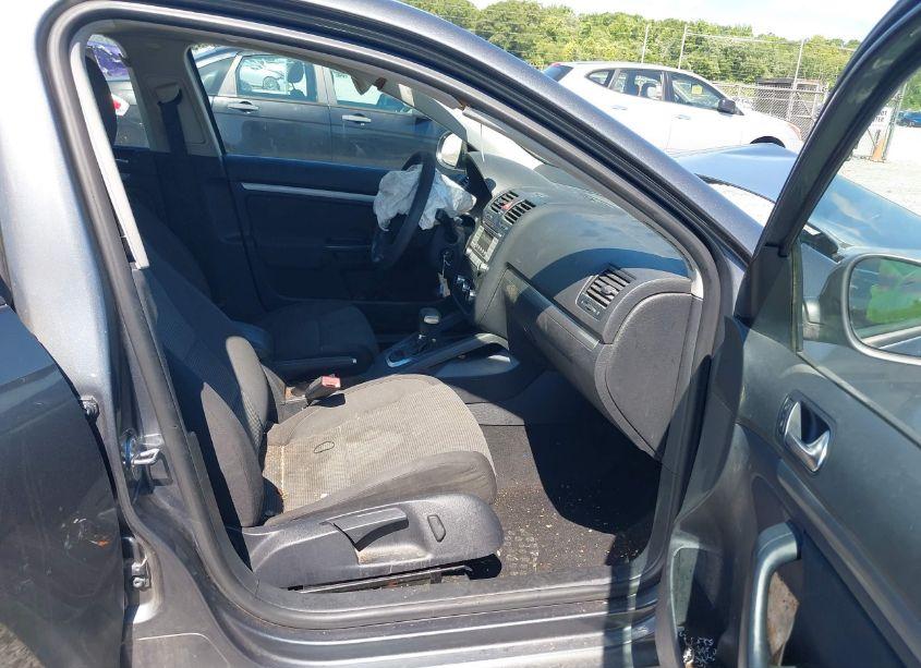 Photo 5 of 2010 Volkswagen Jetta S (VIN 3VWJX7AJ3AM080082)
