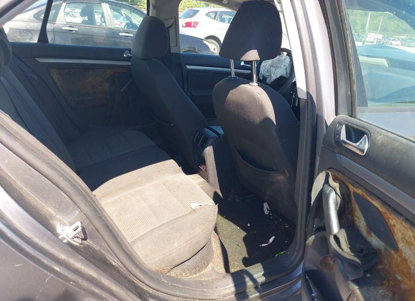 Photo 8 of 2010 Volkswagen Jetta S (VIN 3VWJX7AJ3AM080082)