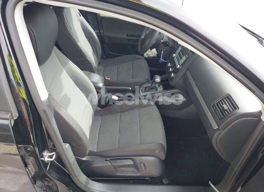 Photo 5 of 2010 Volkswagen Jetta S (VIN 3VWJX7AJ7AM069490)