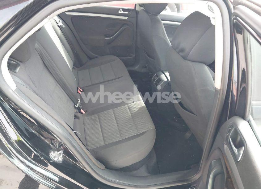 Photo 8 of 2010 Volkswagen Jetta S (VIN 3VWJX7AJ7AM069490)