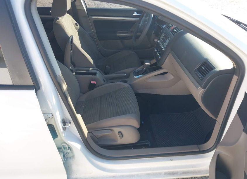 Photo 5 of 2010 Volkswagen Jetta S (VIN 3VWJX7AJ9AM024776)