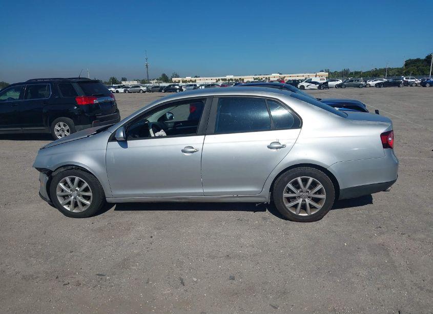 Photo 14 of 2010 Volkswagen Jetta S (VIN 3VWJX7AJXAM002446)