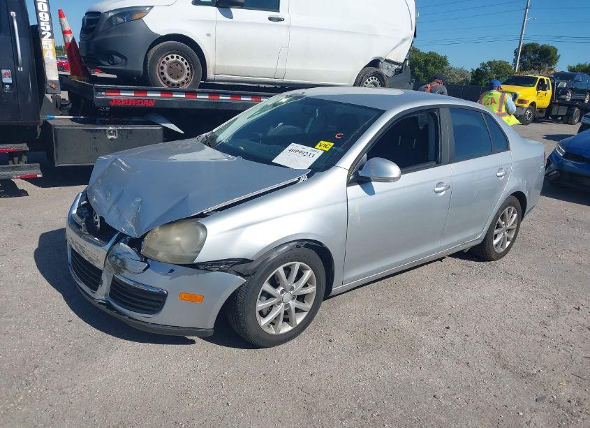 Photo 2 of 2010 Volkswagen Jetta S (VIN 3VWJX7AJXAM002446)