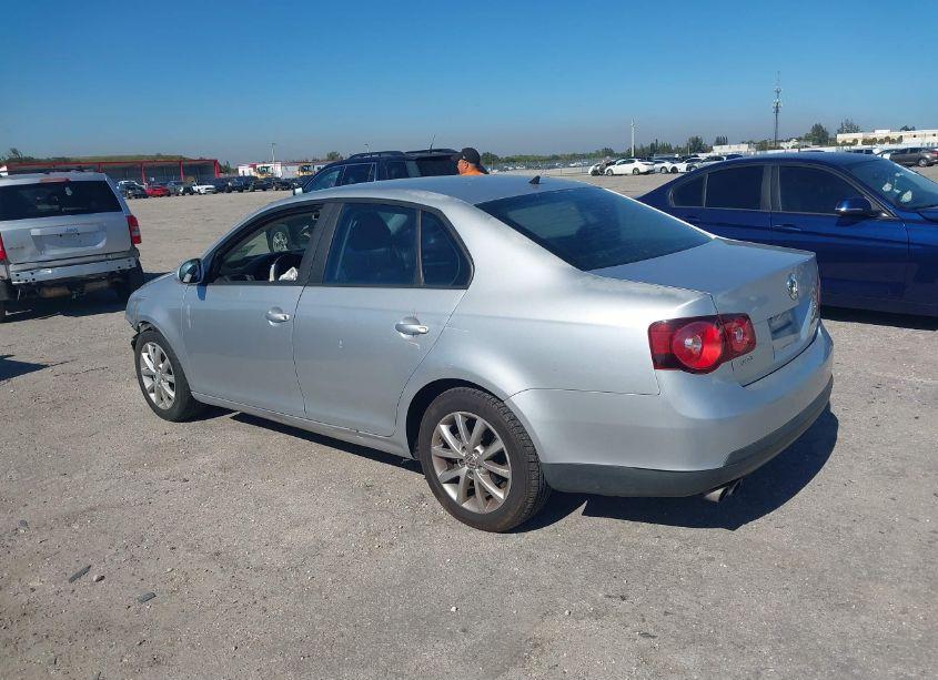 Photo 3 of 2010 Volkswagen Jetta S (VIN 3VWJX7AJXAM002446)