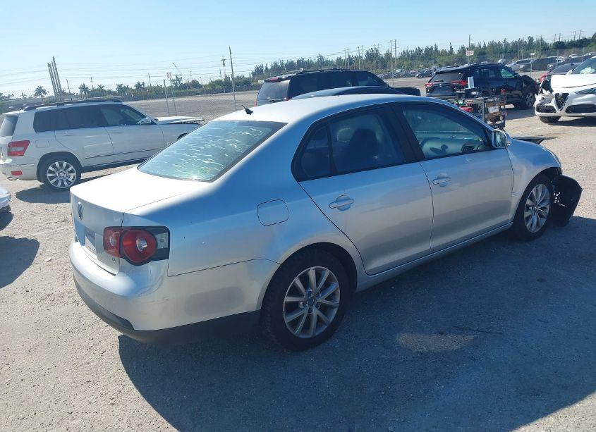 Photo 4 of 2010 Volkswagen Jetta S (VIN 3VWJX7AJXAM002446)