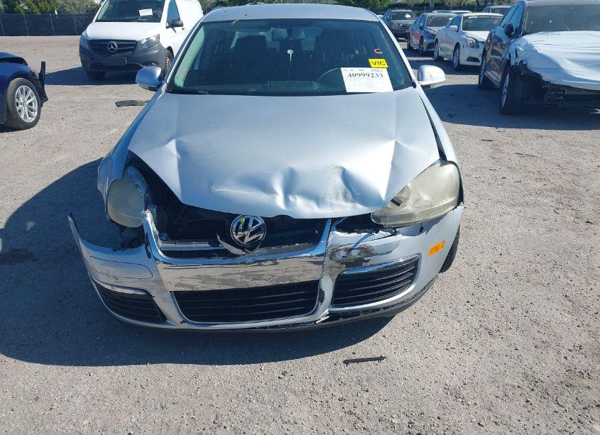 Photo 6 of 2010 Volkswagen Jetta S (VIN 3VWJX7AJXAM002446)