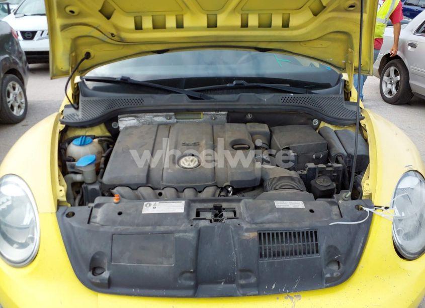 Photo 10 of 2013 Volkswagen Beetle 2.5L (VIN 3VWJX7AT2DM680808)