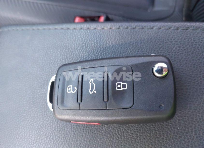 Photo 11 of 2013 Volkswagen Beetle 2.5L (VIN 3VWJX7AT2DM680808)