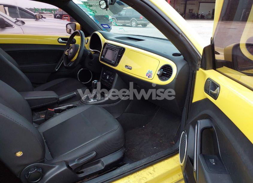 Photo 5 of 2013 Volkswagen Beetle 2.5L (VIN 3VWJX7AT2DM680808)