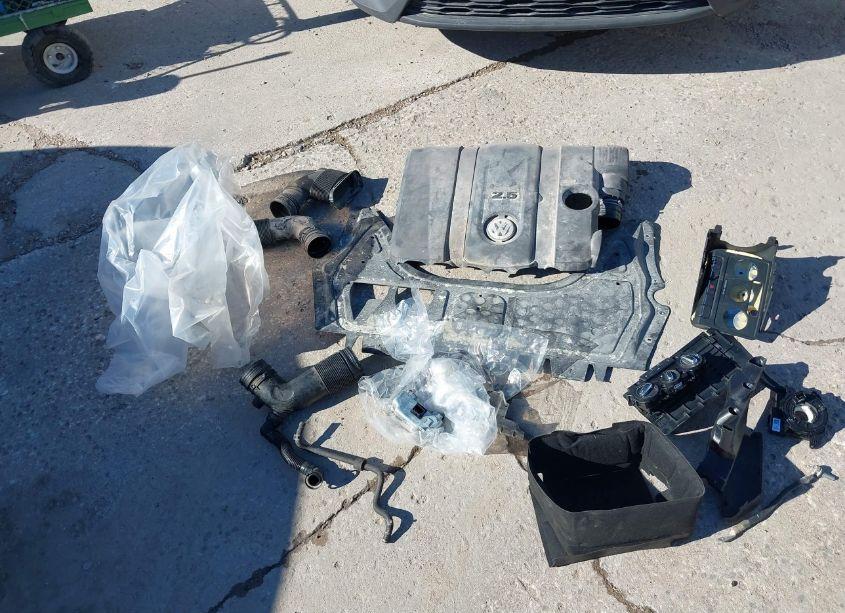 Photo 12 of 2013 Volkswagen Beetle 2.5L (VIN 3VWJX7AT3DM600321)