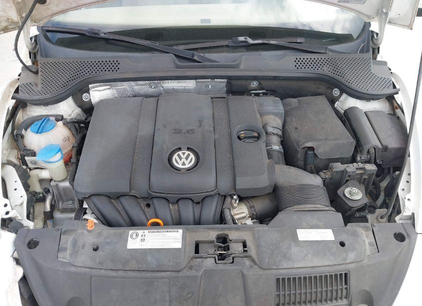 Photo 10 of 2013 Volkswagen Beetle 2.5L (VIN 3VWJX7AT4DM678039)
