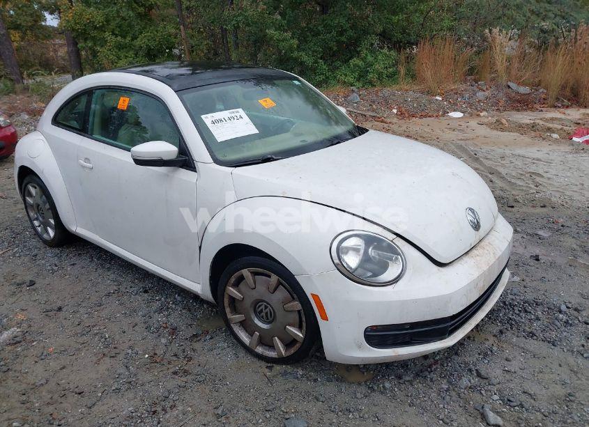 2013 Volkswagen Beetle 2.5L (VIN 3VWJX7AT6DM609255) main photo