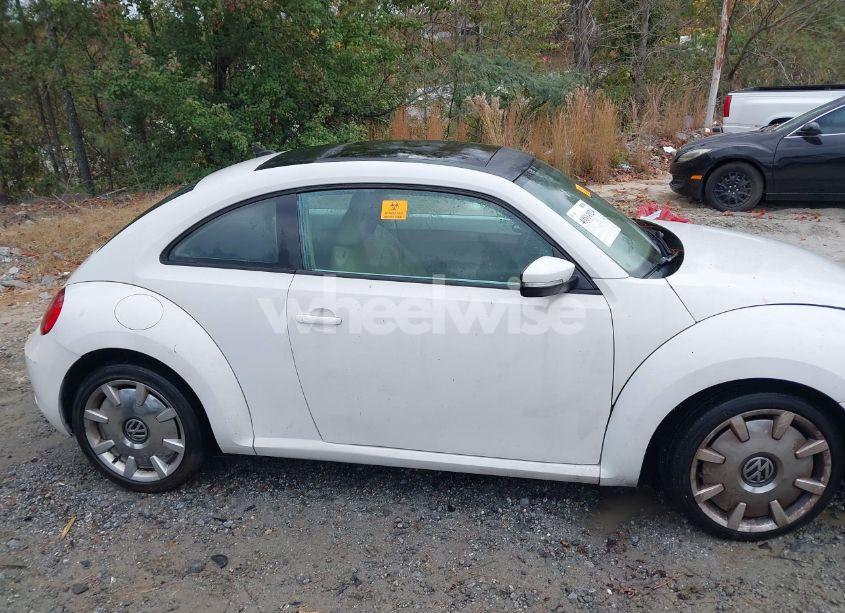 Photo 12 of 2013 Volkswagen Beetle 2.5L (VIN 3VWJX7AT6DM609255)