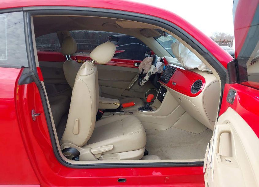 Photo 5 of 2013 Volkswagen Beetle 2.5L (VIN 3VWJX7AT9DM693524)