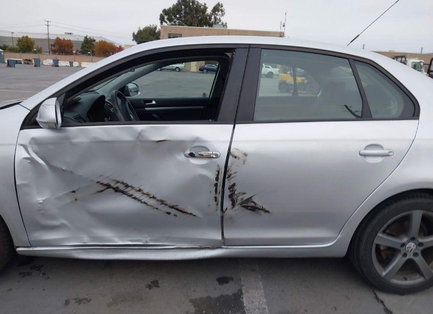 Photo 14 of 2009 Volkswagen Jetta S (VIN 3VWJZ71K69M121349)