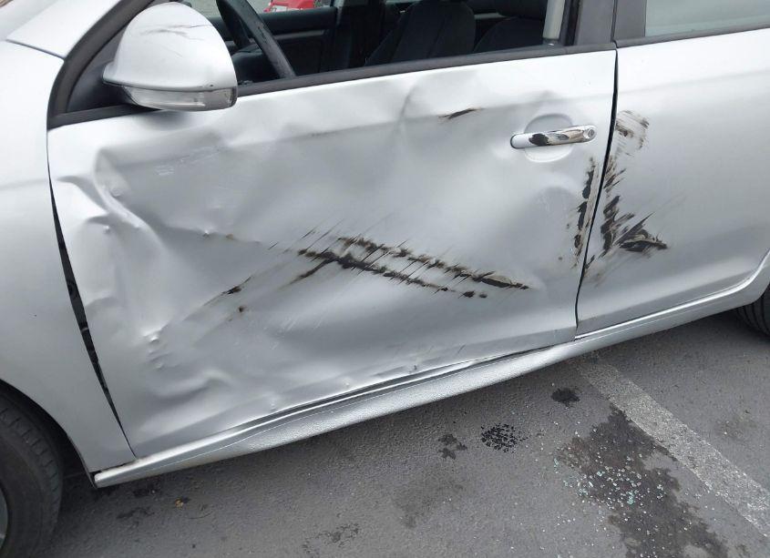 Photo 6 of 2009 Volkswagen Jetta S (VIN 3VWJZ71K69M121349)