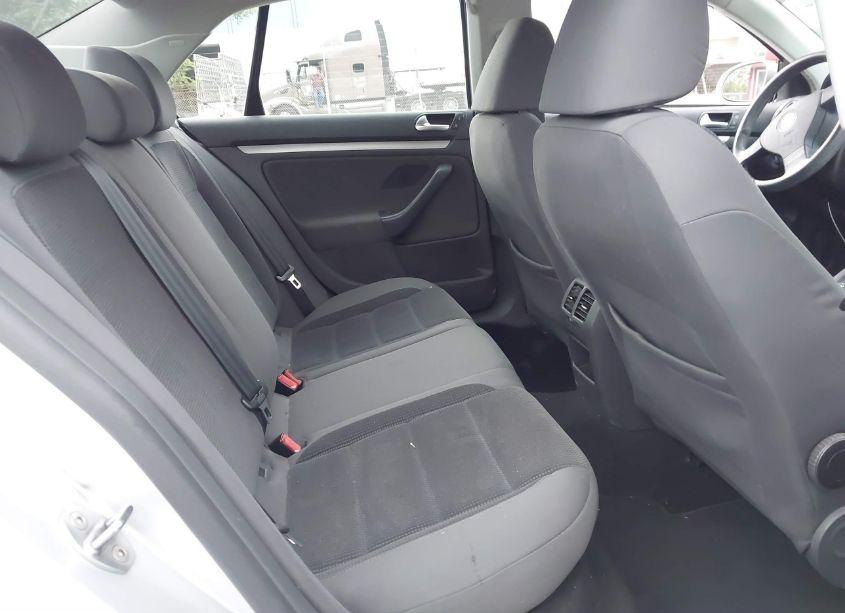 Photo 8 of 2009 Volkswagen Jetta S (VIN 3VWJZ71K69M121349)