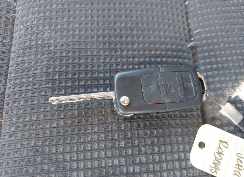 Photo 11 of 2009 Volkswagen Jetta S (VIN 3VWJZ71K69M139916)