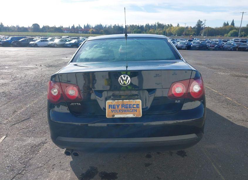 Photo 16 of 2009 Volkswagen Jetta S (VIN 3VWJZ71K69M139916)