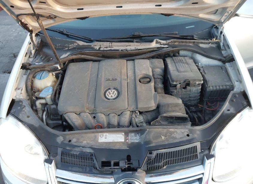 Photo 10 of 2010 Volkswagen Jetta S (VIN 3VWJZ7AJ4AM003523)