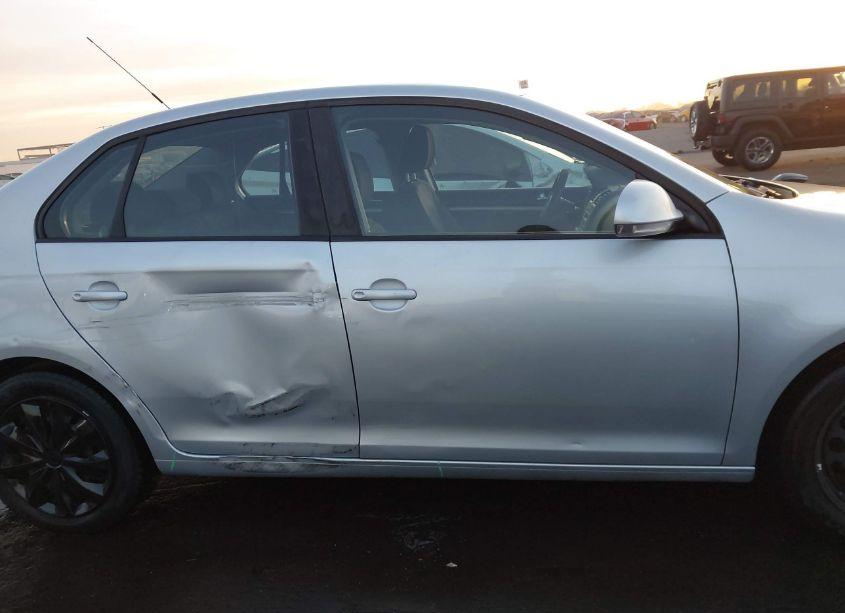 Photo 13 of 2010 Volkswagen Jetta S (VIN 3VWJZ7AJ4AM003523)