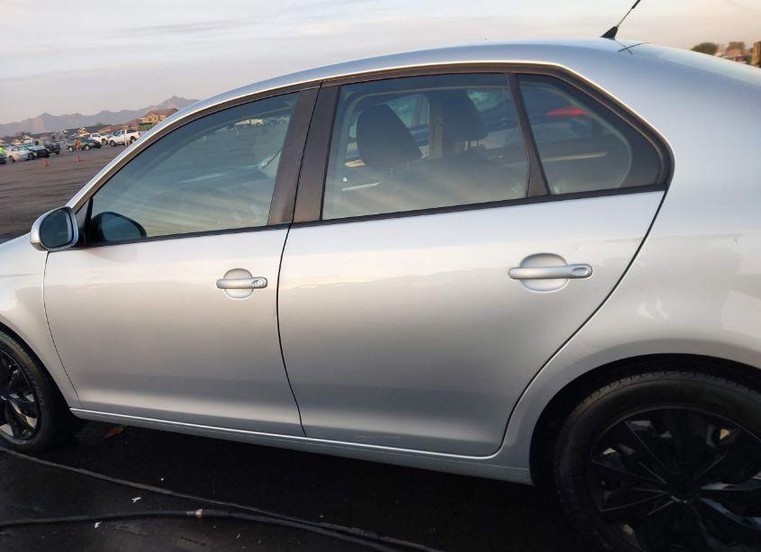 Photo 14 of 2010 Volkswagen Jetta S (VIN 3VWJZ7AJ4AM003523)