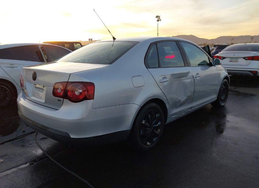 Photo 4 of 2010 Volkswagen Jetta S (VIN 3VWJZ7AJ4AM003523)