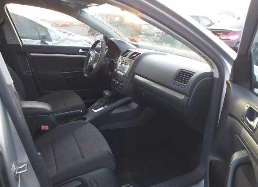 Photo 5 of 2010 Volkswagen Jetta S (VIN 3VWJZ7AJ4AM003523)