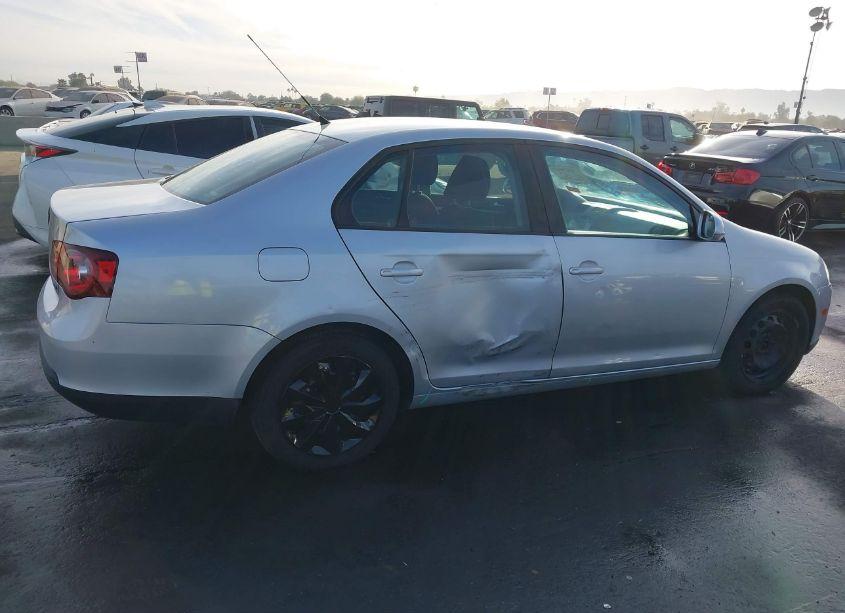Photo 6 of 2010 Volkswagen Jetta S (VIN 3VWJZ7AJ4AM003523)