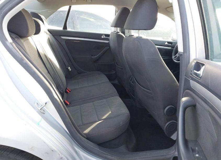 Photo 8 of 2010 Volkswagen Jetta S (VIN 3VWJZ7AJ4AM003523)