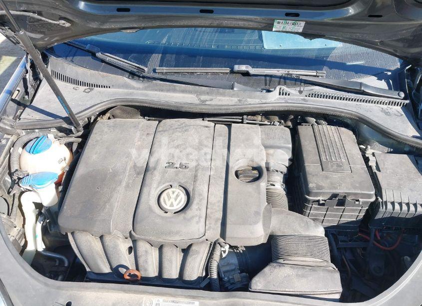 Photo 10 of 2010 Volkswagen Jetta S (VIN 3VWJZ7AJ4AM095247)