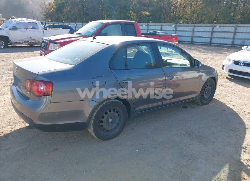 Photo 4 of 2010 Volkswagen Jetta S (VIN 3VWJZ7AJ4AM095247)