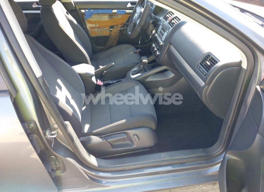 Photo 5 of 2010 Volkswagen Jetta S (VIN 3VWJZ7AJ4AM095247)