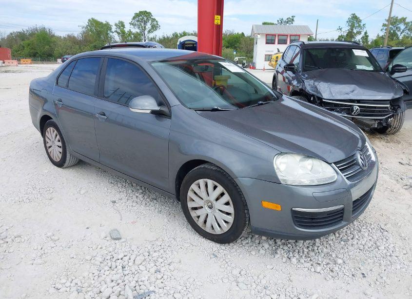 2010 Volkswagen Jetta S (VIN 3VWJZ7AJ7AM042932) main photo