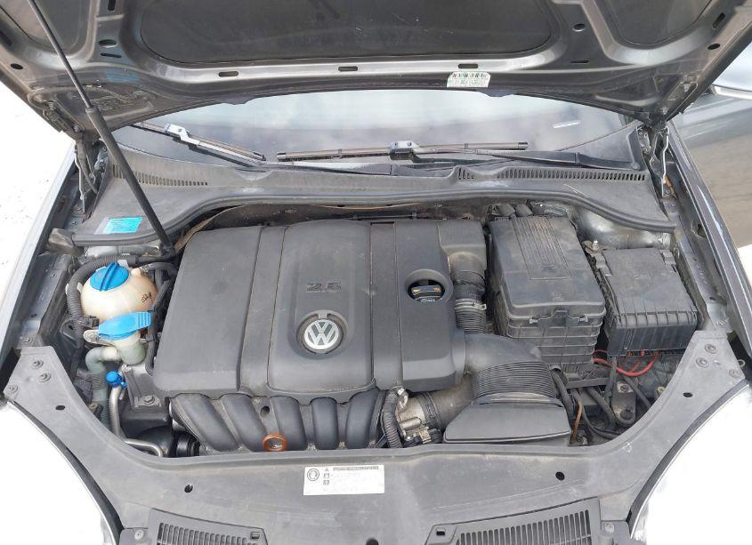 Photo 10 of 2010 Volkswagen Jetta S (VIN 3VWJZ7AJ7AM042932)