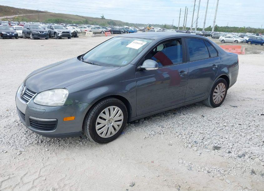 Photo 2 of 2010 Volkswagen Jetta S (VIN 3VWJZ7AJ7AM042932)