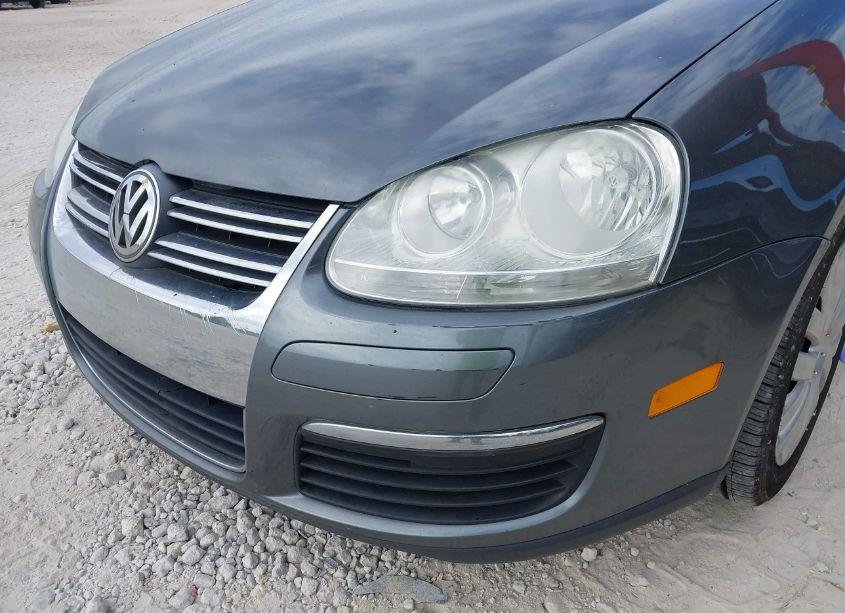 Photo 6 of 2010 Volkswagen Jetta S (VIN 3VWJZ7AJ7AM042932)