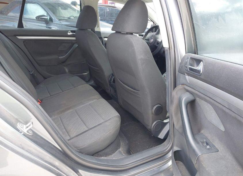 Photo 8 of 2010 Volkswagen Jetta S (VIN 3VWJZ7AJ7AM042932)