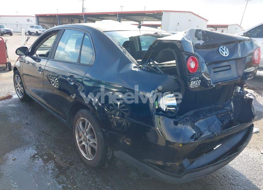 Photo 3 of 2010 Volkswagen Jetta S (VIN 3VWJZ7AJXAM005955)